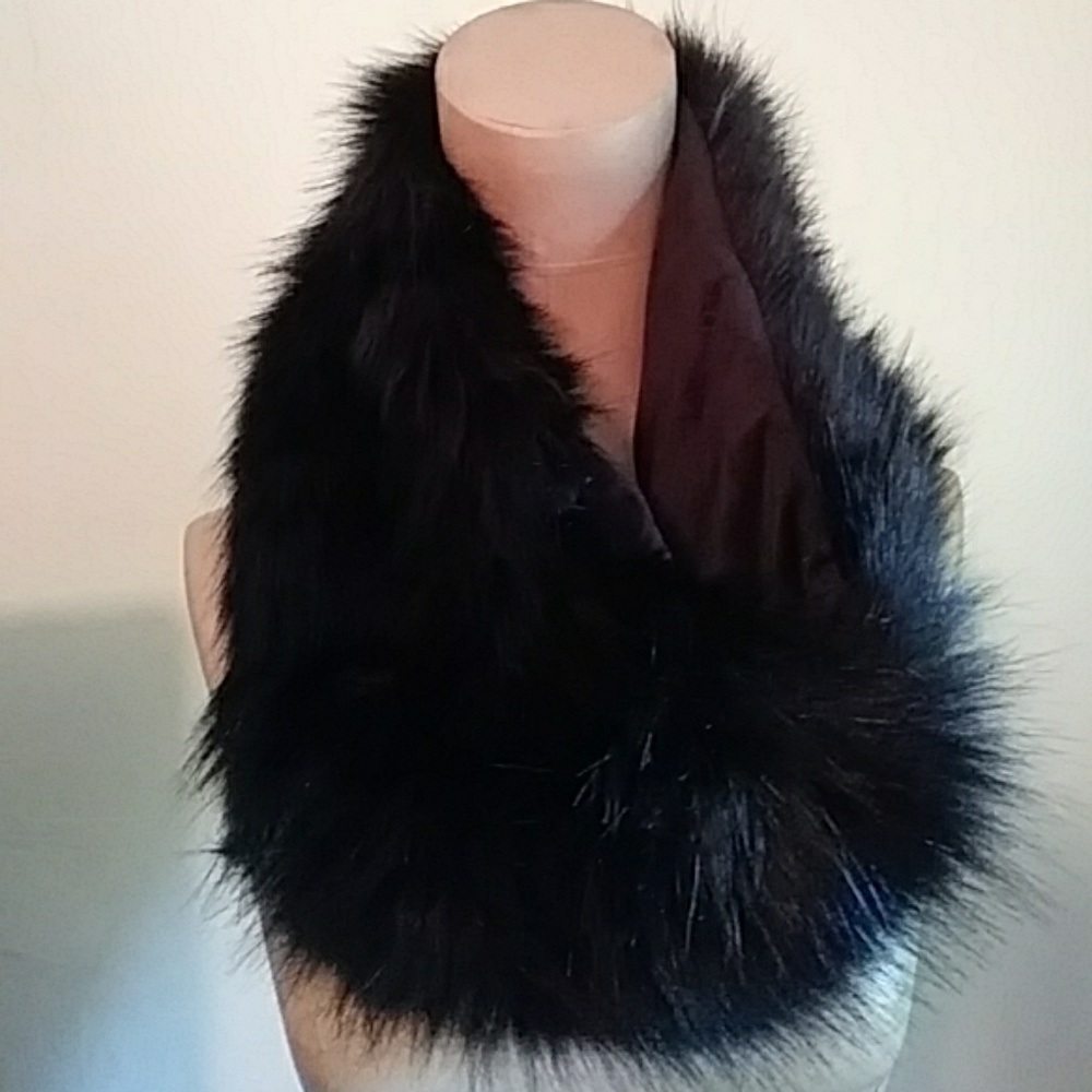 Boutique Faux Fur Neck Collar